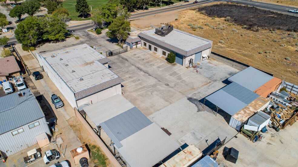 More Photos Of 39126-39130 3rd St E, Palmdale Service For Sale