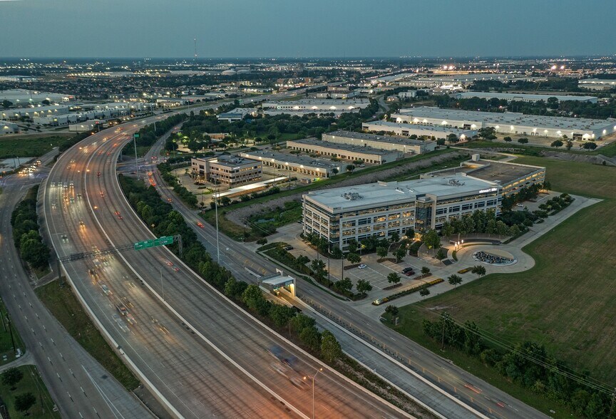 More Photos Of 10720 W Sam Houston Pky N, Houston Office For Lease