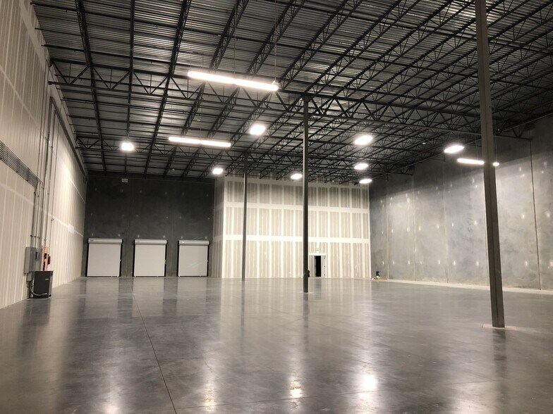 More Photos Of 3135 Lakewood Ranch Blvd, Bradenton Warehouse For Lease