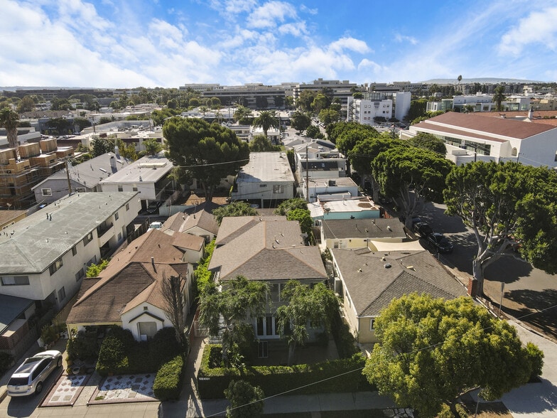 More Photos Of 2440 Arizona Ave, Santa Monica Apartments For Sale