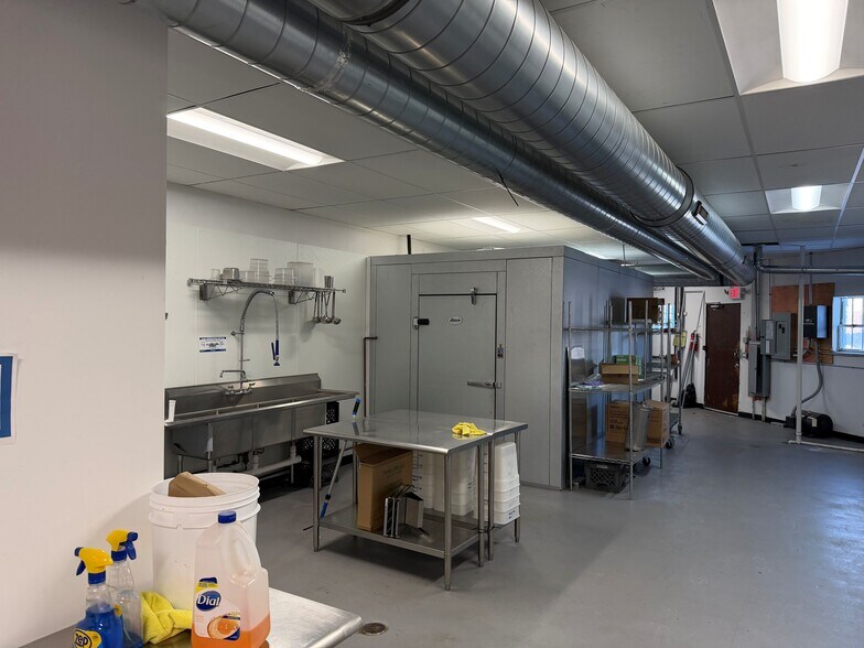 More Photos Of 837 S Westmore Ave, Lombard Unknown For Lease