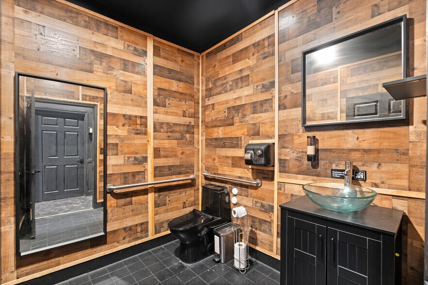 More Photos Of 246 Mulberry St, Newark Storefront For Sale