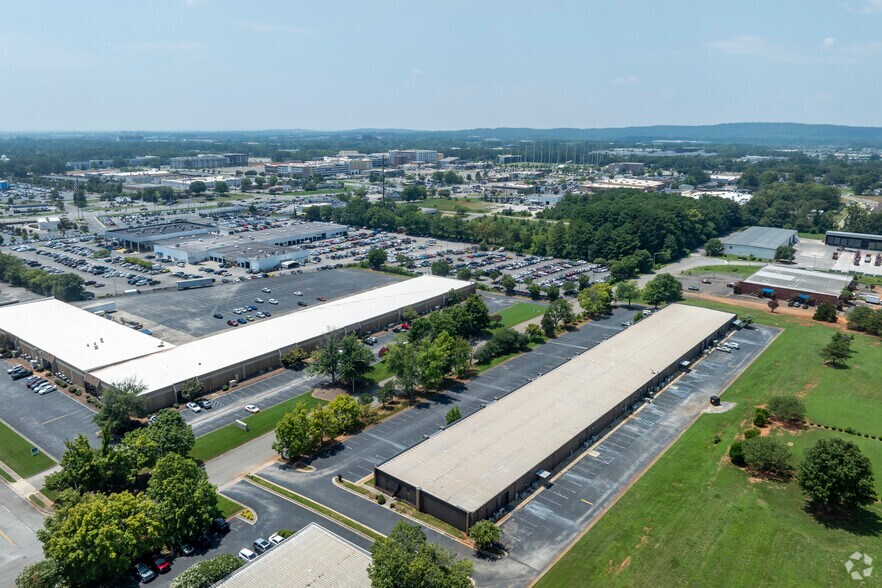 More Photos Of 4910 University Sq, Huntsville Unknown For Lease