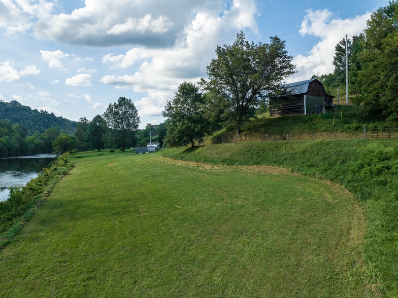 More Photos Of 371 Riverview Dr, Waynesville Manufactured Housing Mobile Home Park For Sale