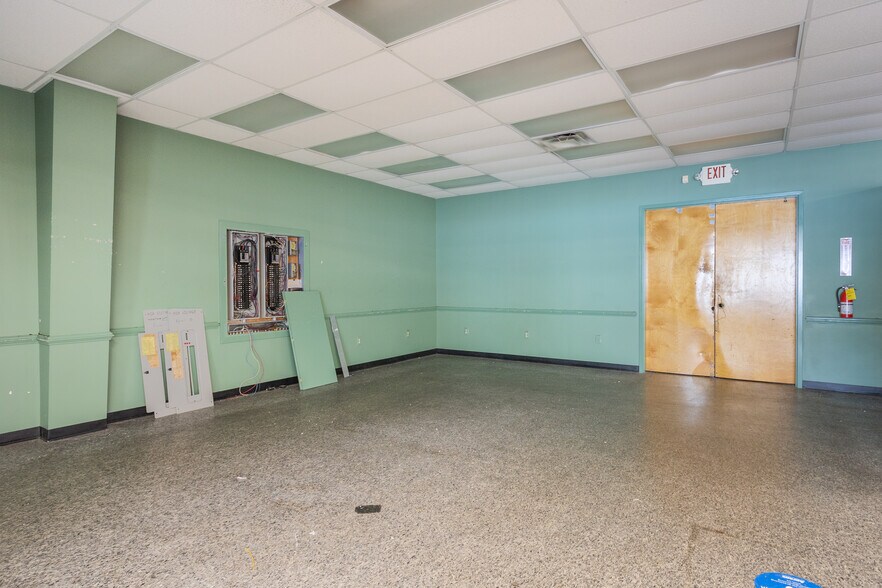 More Photos Of 1592 Sandifer Blvd, Seneca Freestanding For Lease