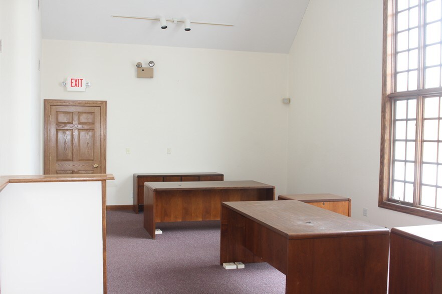 More Photos Of 201 E Dundee Rd, Palatine Office For Sale