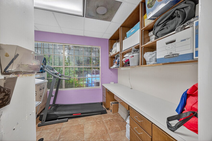 More Photos Of 1500 N Pace Blvd, Pensacola Freestanding For Sale