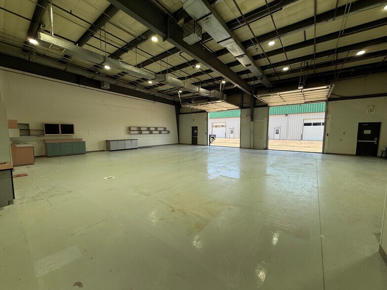 More Photos Of 418 8th St SE, Loveland Warehouse For Sale