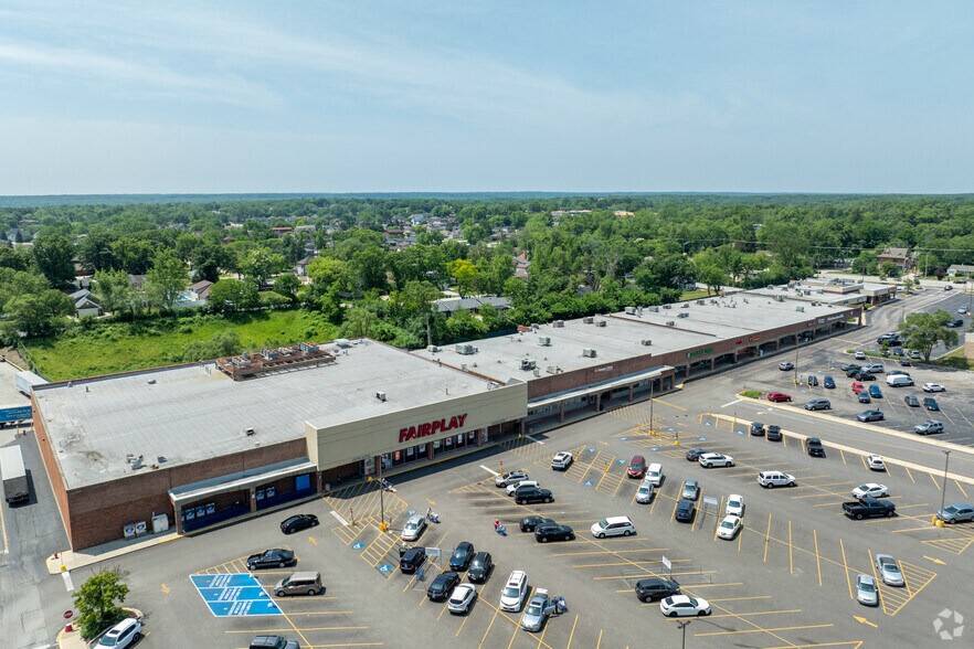 More Photos Of 8631-8729 W 95th St, Hickory Hills Supermarket For Lease