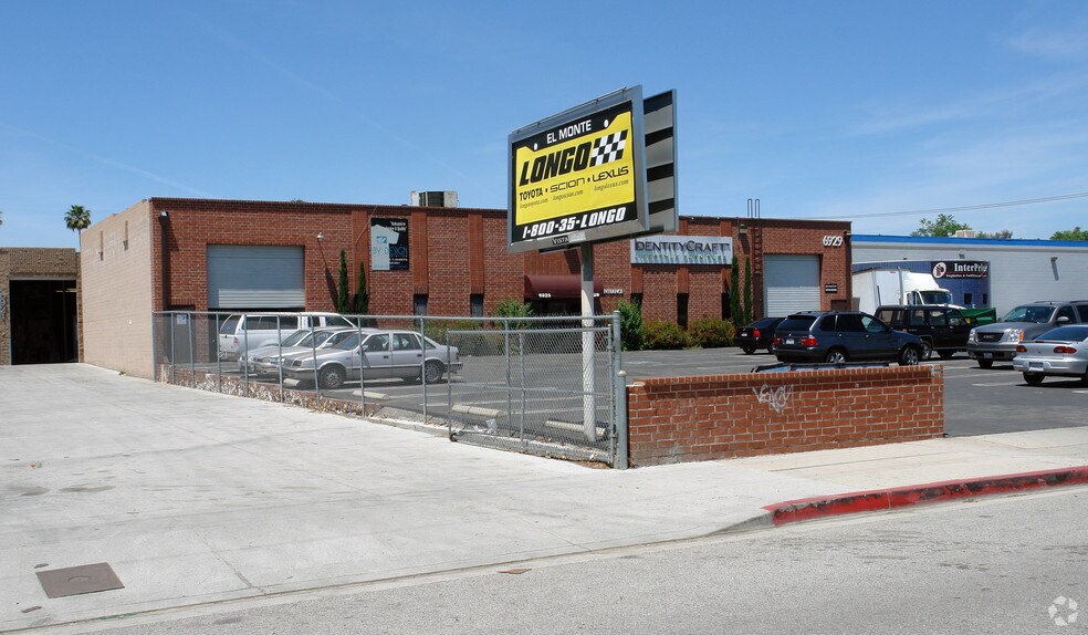 Primary Photo Of 6925-6929 Hayvenhurst Ave, Van Nuys Warehouse For Lease