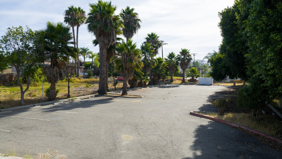 More Photos Of 1565 N Santa Fe Ave, Vista Freestanding For Sale