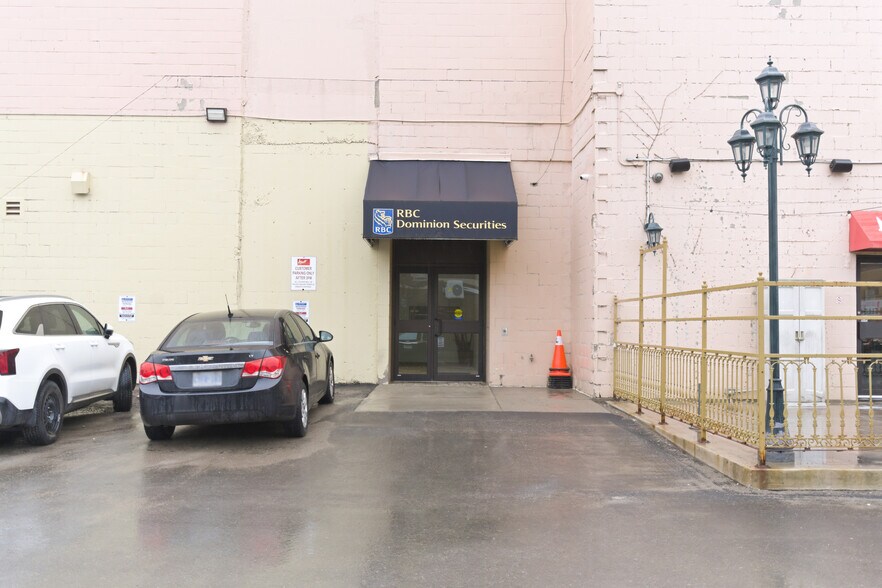 More Photos Of 17 King St E, Oshawa Storefront Retail Office For Lease