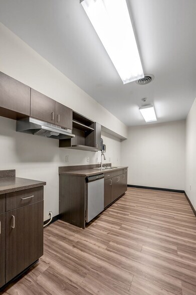 More Photos Of 250 Crossfield Dr, Versailles Light Manufacturing For Lease