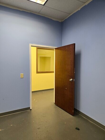 More Photos Of 261 Niagara-Carthage Rd, Carthage Warehouse For Lease