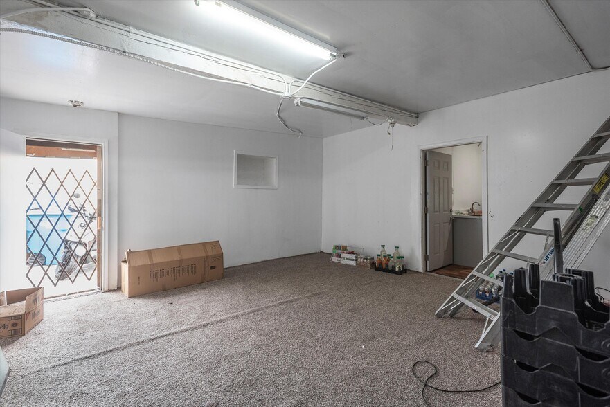 More Photos Of 16 W 25th Ave, San Mateo Convenience Store For Sale