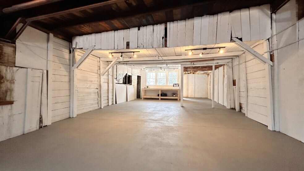 More Photos Of 150 N 8th St, Brooklyn Warehouse For Lease