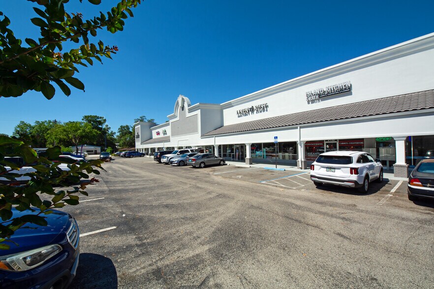 More Photos Of 2106-2186 Park Ave, Orange Park Unknown For Lease