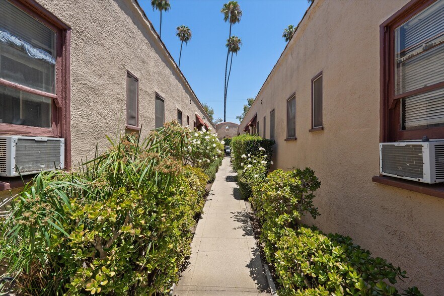 More Photos Of 1135-1137 Lodi Pl, Los Angeles Apartments For Sale