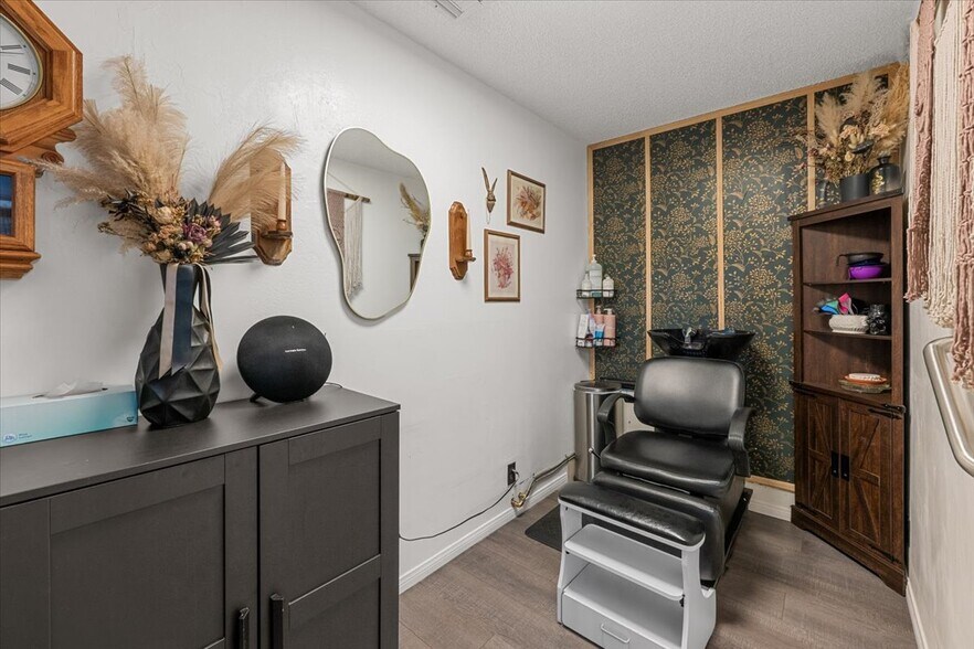 More Photos Of 40585 Big Bear Blvd, Big Bear Lake Office For Sale