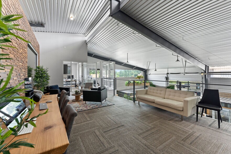 More Photos Of 1330 Rayford Park Rd, Spring Loft Creative Space For Sale