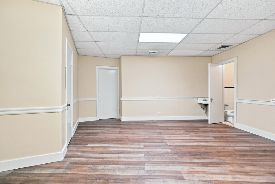 More Photos Of 3506 Memorial Ave, Lynchburg Office For Sale