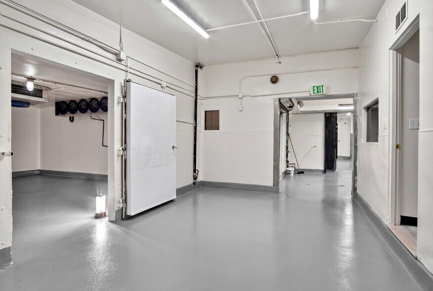 More Photos Of 10650-10658 Burbank Blvd, North Hollywood Food Processing For Lease