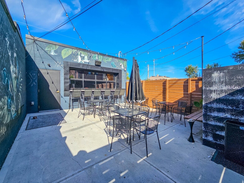 More Photos Of 3207 Leavenworth St, Omaha Bar For Sale