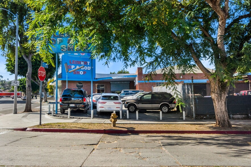 More Photos Of 3443 W 43rd St, Los Angeles Auto Repair For Lease