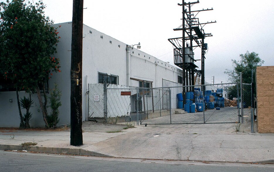 More Photos Of 5500 W 83rd St, Los Angeles Warehouse For Lease