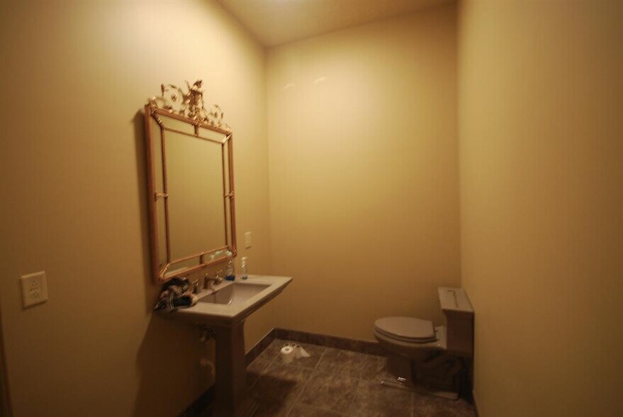 More Photos Of 44 Three Way Ln, Humboldt Office For Sale