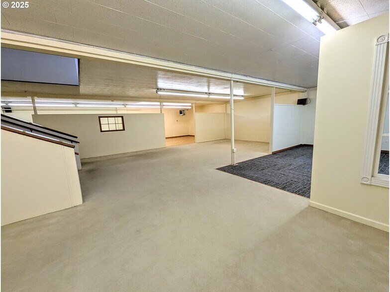 More Photos Of 1520 Adams Ave, La Grande Storefront Retail Office For Sale