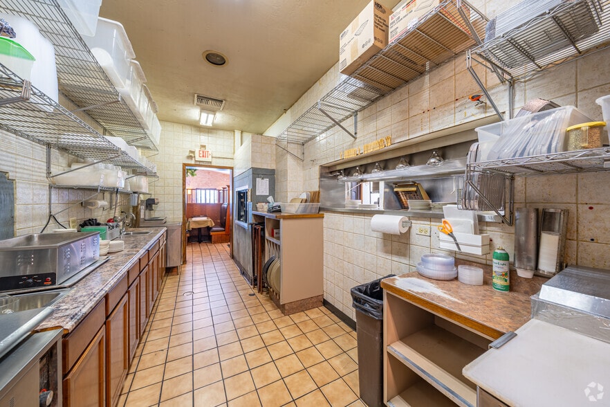 More Photos Of 7680 Grand Ave, Gurnee Restaurant For Sale