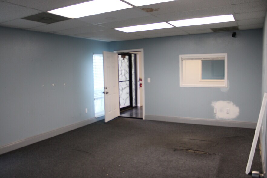 More Photos Of 6330 N 118th Ave, Largo Manufacturing For Lease