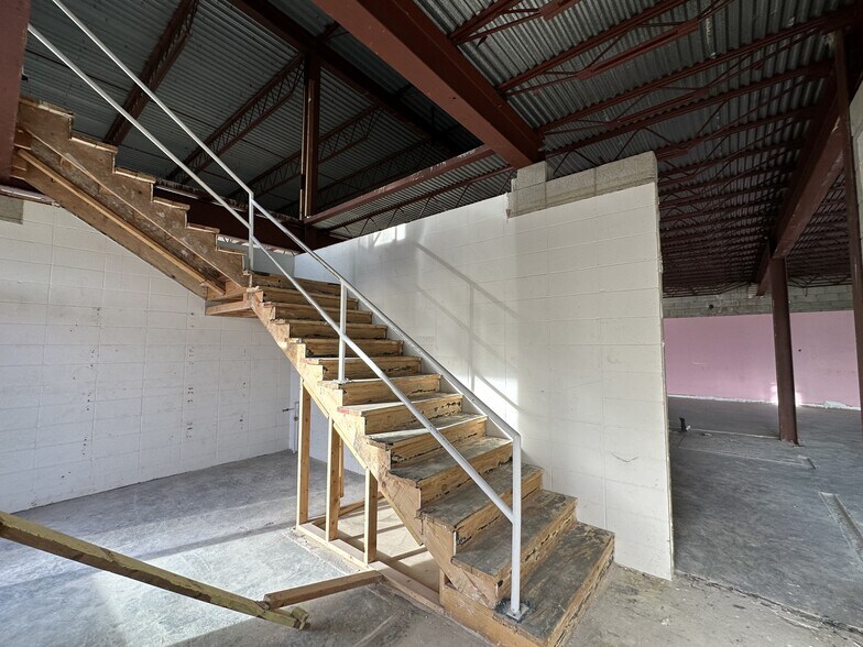 More Photos Of 1421 Laurens Rd, Greenville Storefront Retail Office For Lease