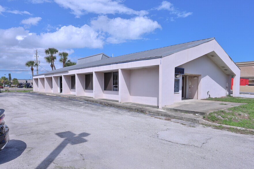 More Photos Of 320 W Cocoa Beach Cswy, Cocoa Beach Storefront Retail Office For Sale