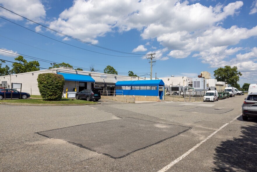 More Photos Of 1200 Prospect Ave, Westbury Manufacturing For Lease