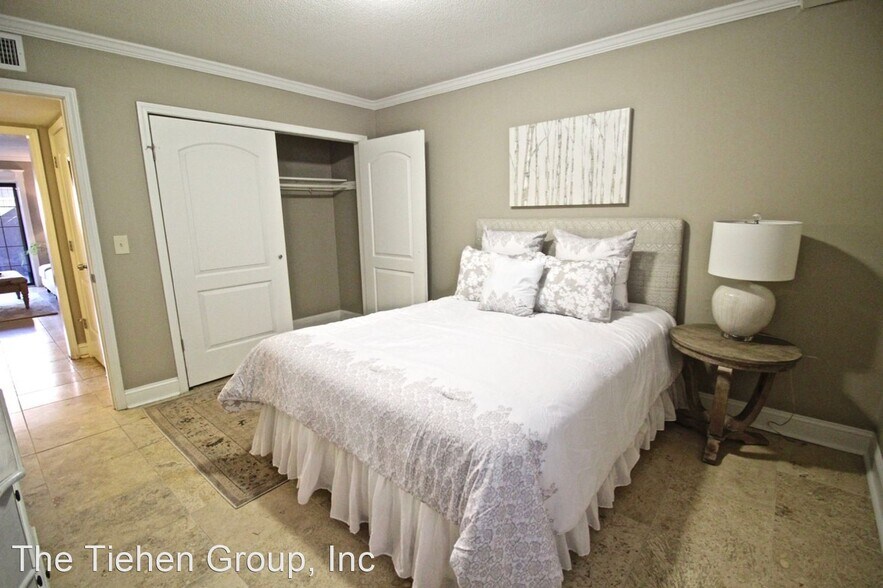 More Photos Of 4440-4444 Jarboe St, Kansas City Apartments For Sale