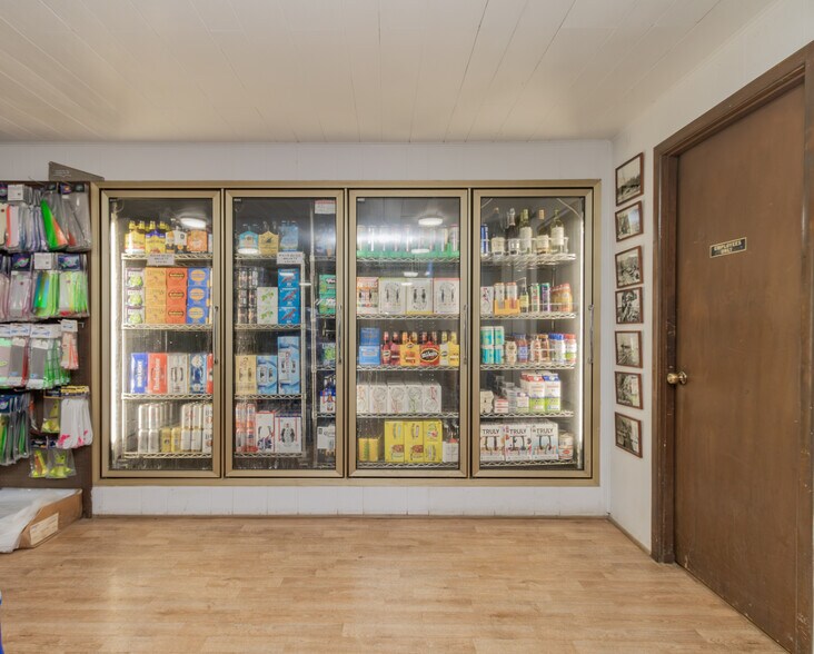 More Photos Of 444 Front St, Sekiu Hotel For Sale