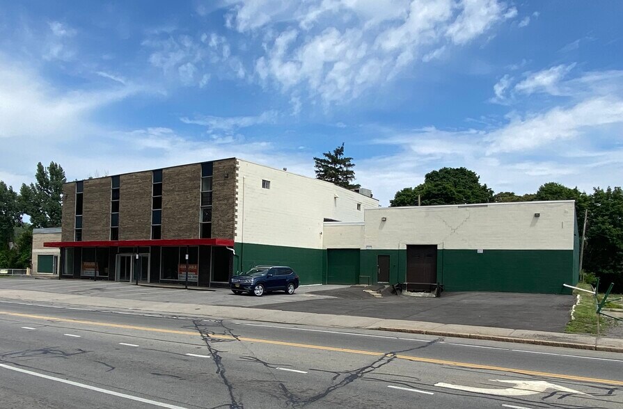 More Photos Of 1400 St Paul St, Rochester Showroom For Lease