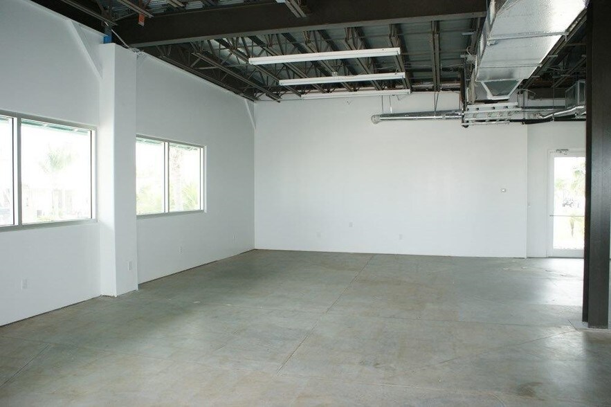 More Photos Of 101 Tiki Dr, Tiki Island Office Residential For Lease