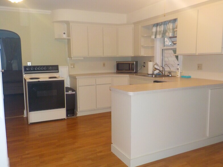 More Photos Of 1250 Pulaski Blvd, Bellingham Office For Sale