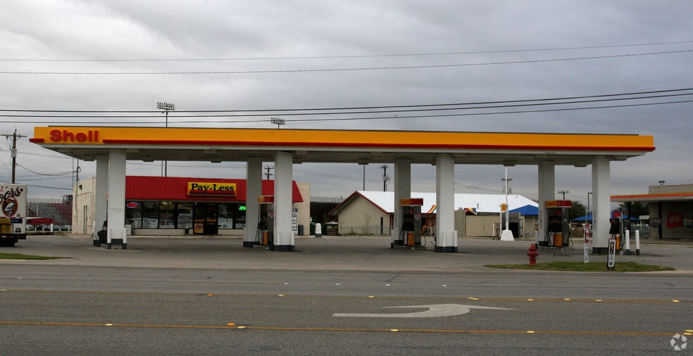 Primary Photo Of 9084 Fm 78, Converse Convenience Store For Sale