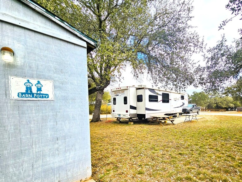 More Photos Of 605 Lakeshore Ln, Bandera Manufactured Housing Mobile Home Park For Sale