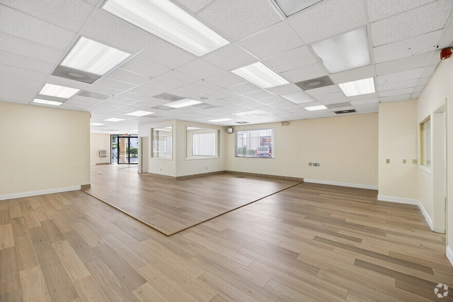 More Photos Of 5991 Anglers Ave, Fort Lauderdale Bank For Lease