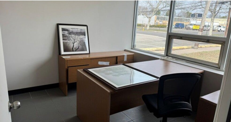 More Photos Of 22 Spence St, Bay Shore Distribution For Lease