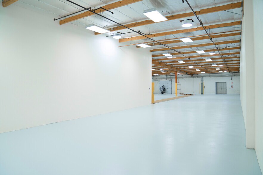 More Photos Of 2265 W Desert Cove Ave, Phoenix Manufacturing For Lease