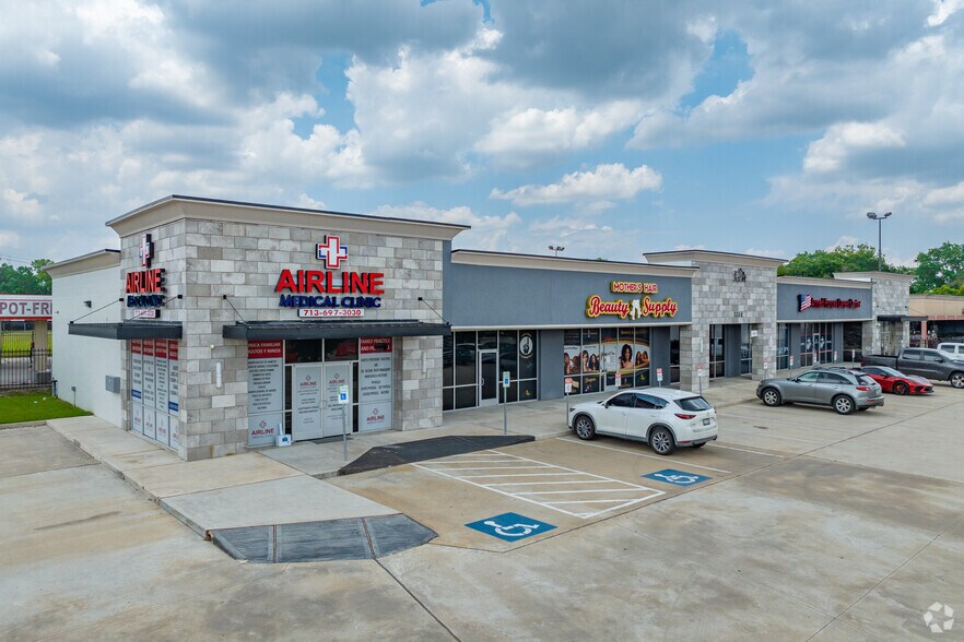 More Photos Of 239 W Tidwell Rd, Houston Storefront Retail Office For Lease
