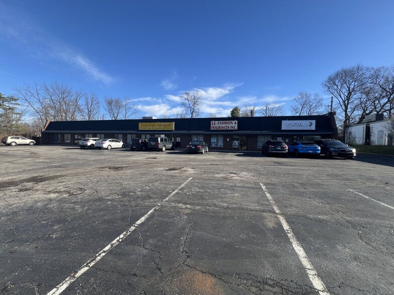 More Photos Of 4221 N Emerson Ave, Indianapolis Freestanding For Lease