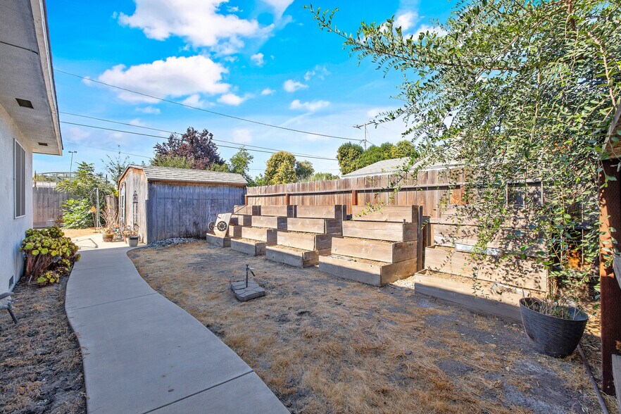 More Photos Of 909 E Noble Ave, Visalia Multifamily For Sale
