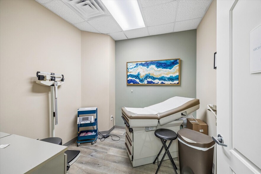 More Photos Of 5119 Fairmont Pky, Pasadena Medical For Lease